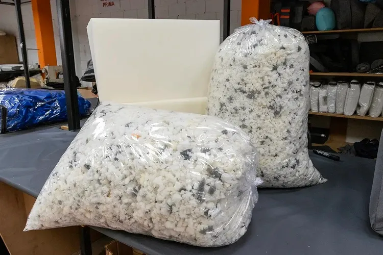 Flocos de espuma por kg dividido em sacos